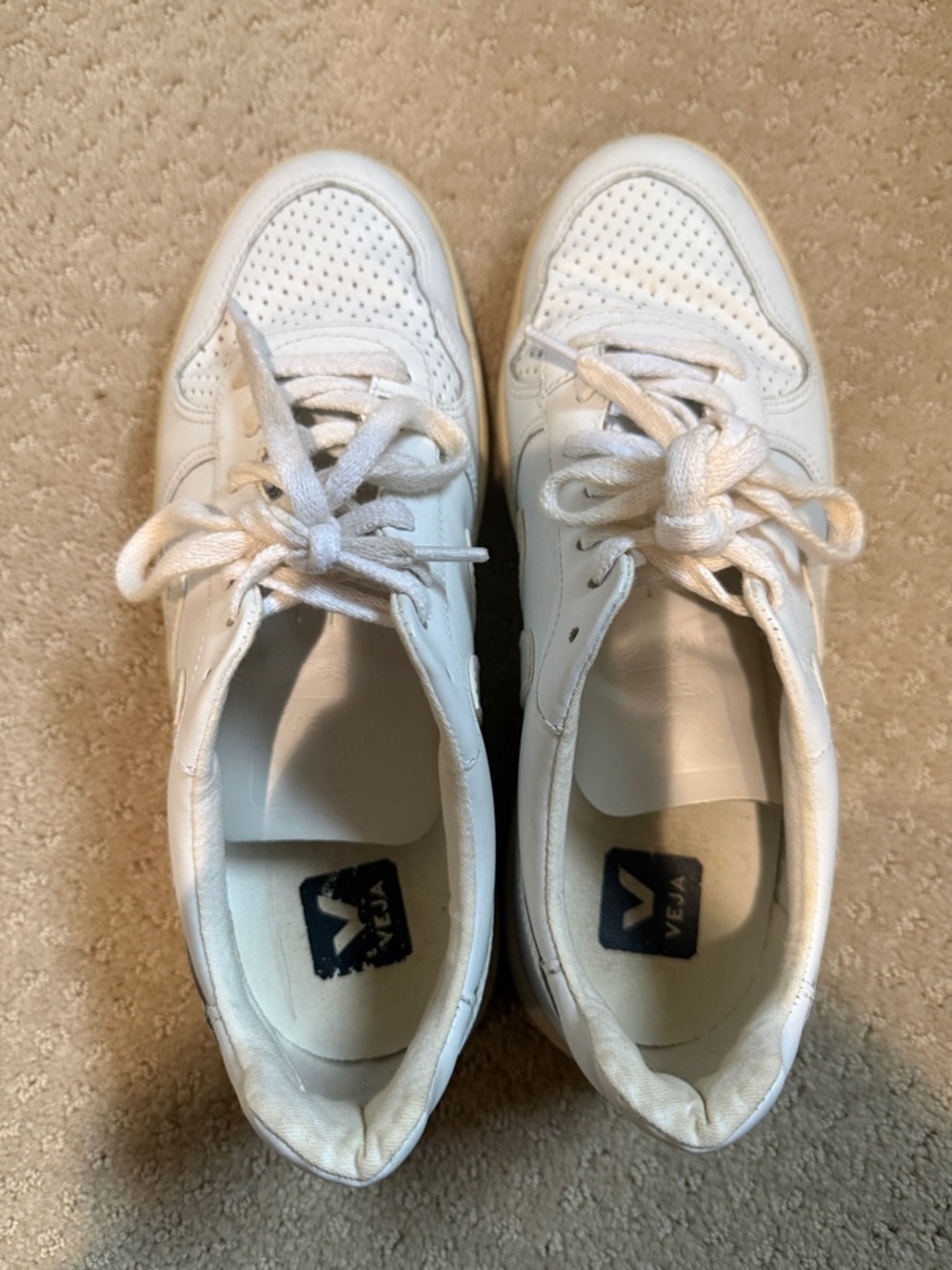 Veja Women's White Leather Low-Top Sneakers - Clean White - Picture 5 of 5